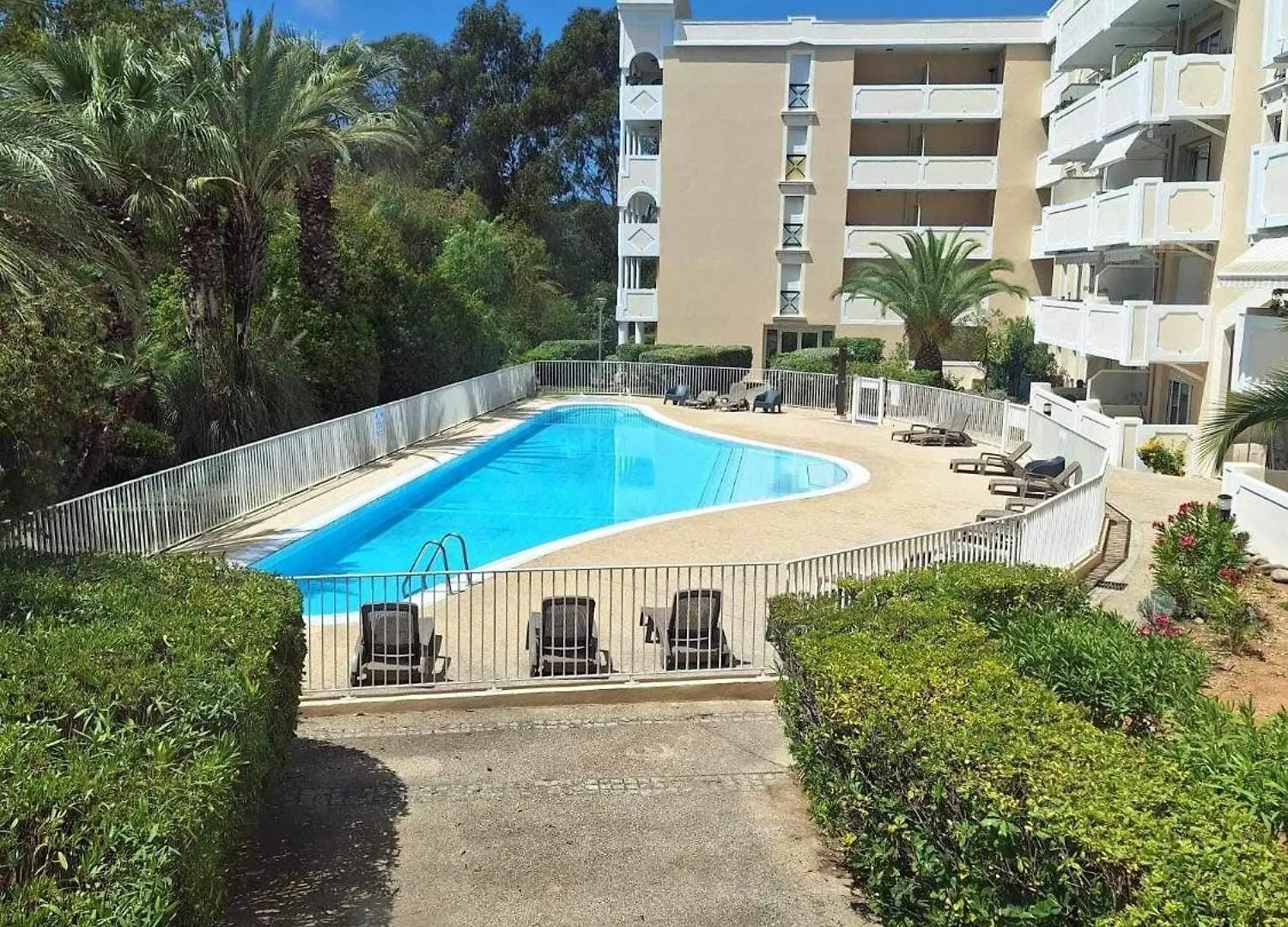 Bel Appartement Moderne Avec Piscine Hyeres